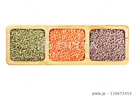 Lentils in a wooden menazhnitsa 110672453