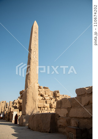エジプトのルクソールにあるカルナック神殿とても美しい風景 110674202