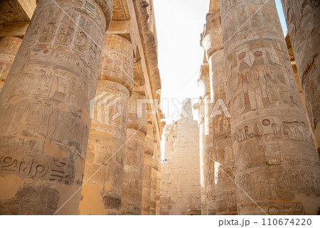エジプトのルクソールにあるカルナック神殿とても美しい風景 エジプトのルクソールにあるカルナック神殿とても美しい風景 110674220