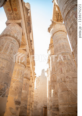エジプトのルクソールにあるカルナック神殿とても美しい風景 110674221