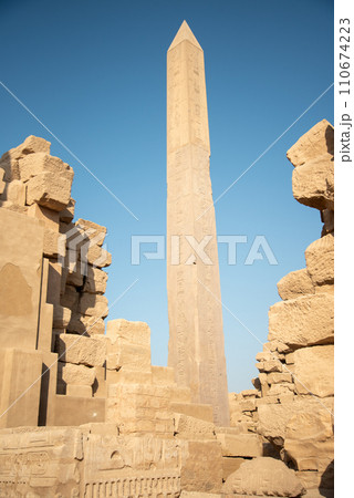エジプトのルクソールにあるカルナック神殿とても美しい風景 110674223
