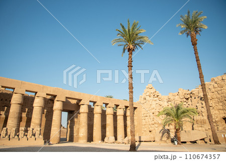 エジプトのルクソールにあるカルナック神殿とても美しい風景 110674357