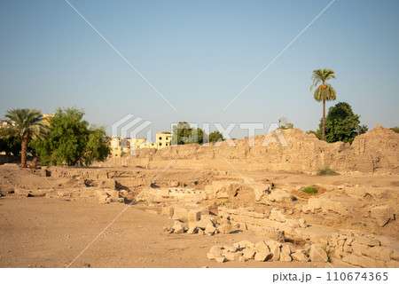 エジプトのルクソールにあるカルナック神殿とても美しい風景 110674365
