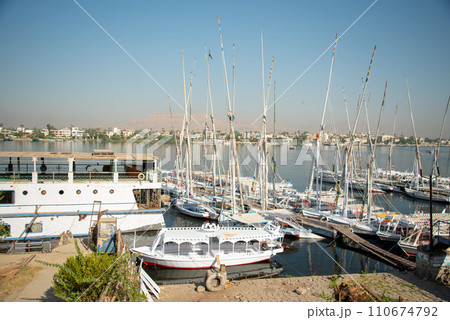 エジプトナイル川の雄大で美しい風景 110674792