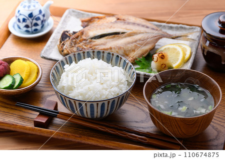 和食 あじの開き 味噌汁とご飯とお漬物 110674875