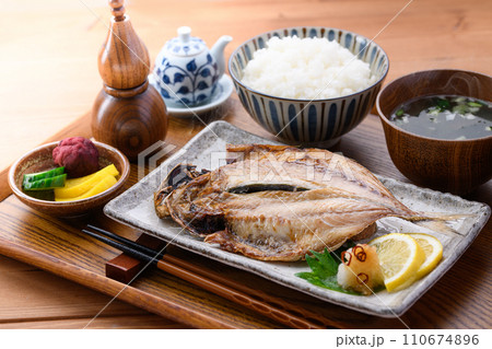 和食 あじの開き 味噌汁とご飯とお漬物 110674896