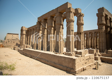 エジプトにあるルクソール神殿のとても美しい風景 110675137