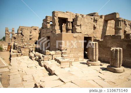 エジプトにあるルクソール神殿のとても美しい風景 110675140