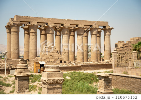 エジプトにあるルクソール神殿のとても美しい風景 110675152