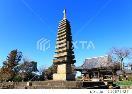般若寺　本堂と十三重石宝塔 110675427