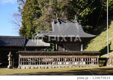 岡山県真庭市勝山にある喧嘩だんじりで知られる「高田神社」:本殿 岡山県真庭市勝山にある喧嘩だんじりで知られる「高田神社」:本殿 110675614