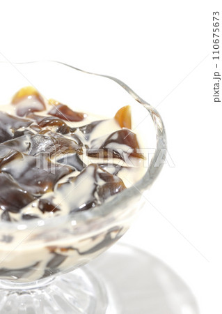 コーヒーゼリーを白背景で撮影 コーヒーゼリーを白背景で撮影 110675673