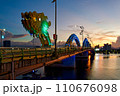ドラゴンブリッジ（ロン橋）夕景　ベトナム　ダナン　Dragon bridge Vietnam Dan 110676098