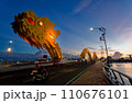 ドラゴンブリッジ（ロン橋）夕景　ベトナム　ダナン　Dragon bridge Vietnam Dan 110676101