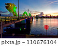 ドラゴンブリッジ（ロン橋）夕景　ベトナム　ダナン　Dragon bridge Vietnam Dan 110676104