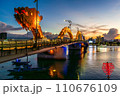 ドラゴンブリッジ（ロン橋）夕景　ベトナム　ダナン　Dragon bridge Vietnam Dan 110676109