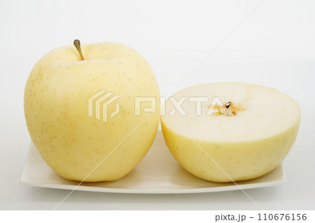 新鮮な果物 リンゴ 超希少品種 『金星』 青森県産 110676156