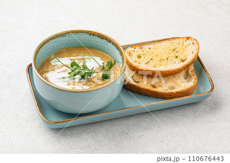 Portion of gourmet restaurant yellow pea soup 110676443