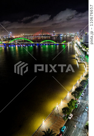 ダナン ドラゴンブリッジと街の夜景  Dragon bridge Vietnam Danang 110676657