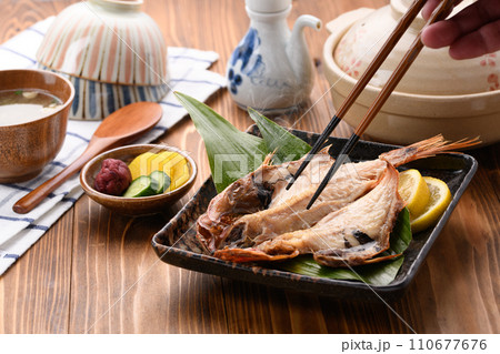 金目鯛の干物とお味噌汁と炊き立てのご飯 金目鯛の干物とお味噌汁と炊き立てのご飯 110677676