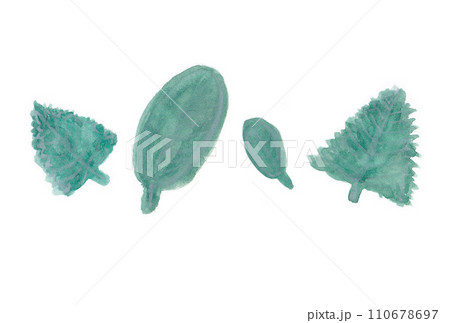 透明水彩絵の具で描いた横並びの濃い緑色の葉っぱイラストセット 110678697