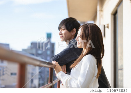 デートするカップル 110678885