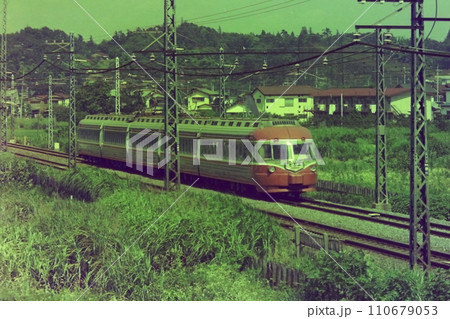 小田急3000形SSE車、さがみ、空地の残る柿生ー鶴川、1976年7月17日 110679053