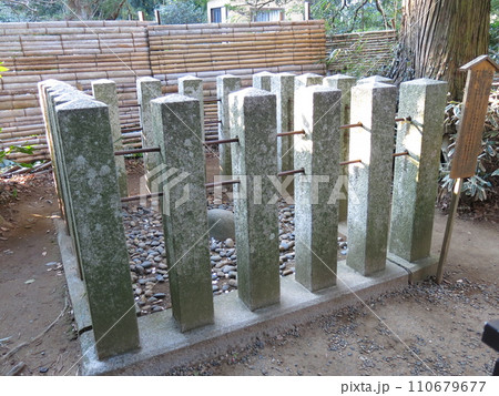 香取市の香取神宮にある要石 110679677