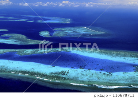 ニューカレドニアの珊瑚礁 110679713