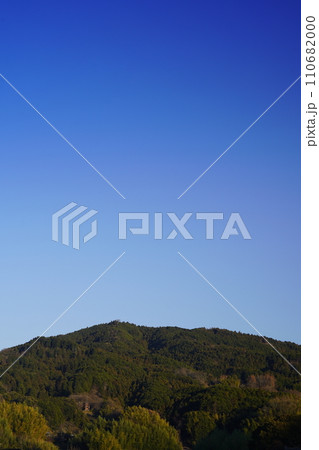 青空と山と 岡寺三重塔遠望 110682000