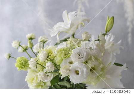 お悔やみの花　献花 110682049