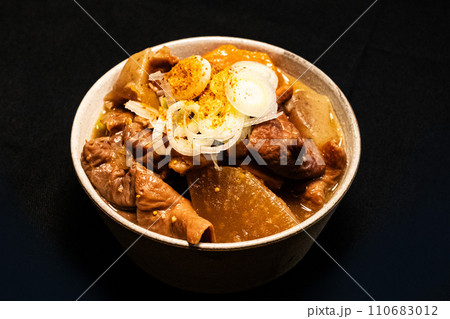 小鉢のもつ煮込み 110683012