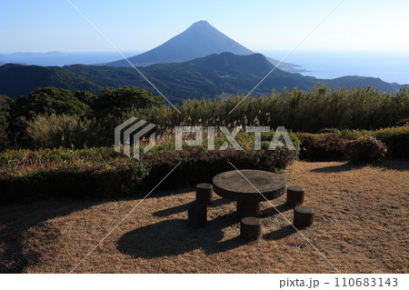 大野岳公園の茶寿階段から見る開聞岳 大野岳公園の茶寿階段から見る開聞岳 110683143