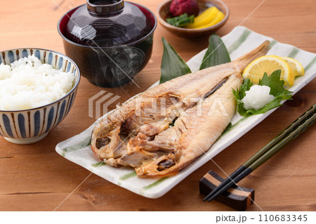 焼き魚 甘鯛の開き 110683345