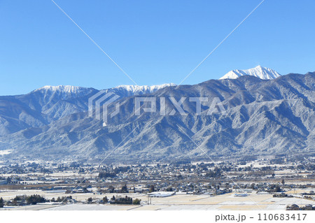 冬の安曇野と北アルプス 110683417