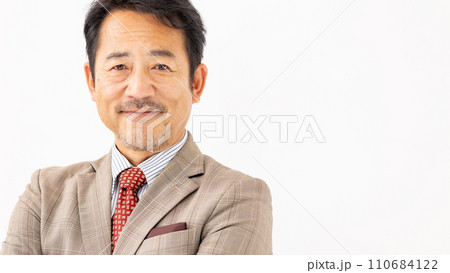 ビジネス 男性 ポートレート 白バック ビジネス 男性 ポートレート 白バック 110684122