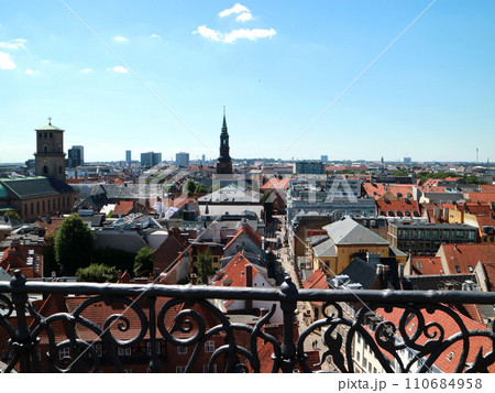 コペンハーゲンの街並みの俯瞰 110684958