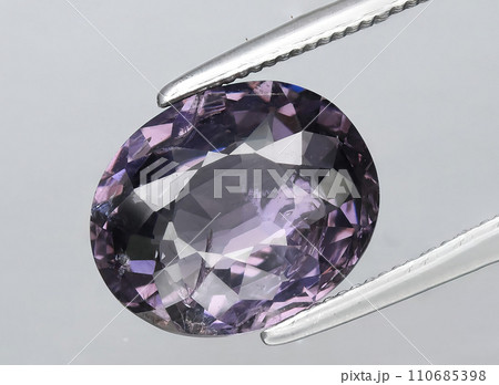 natural purple spinel gem on the background 110685398