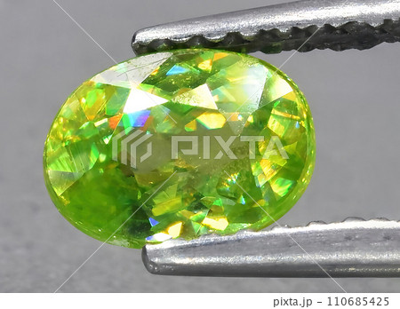 natural green sphene gem on the background natural green sphene gem on the background 110685425