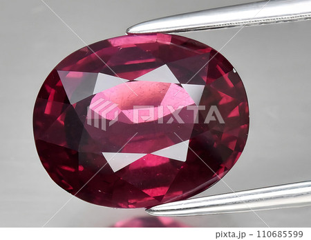 natural pink purple garnet rhodolite gem on the background 110685599