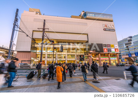 日本の東京都市景観　錦糸町駅前のパルコなどを望む＝令和6年1月17日 110685726