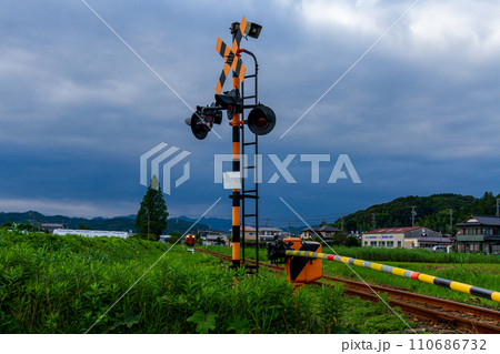 静岡県掛川市細谷　天竜浜名湖鉄道と沿線の風景 110686732