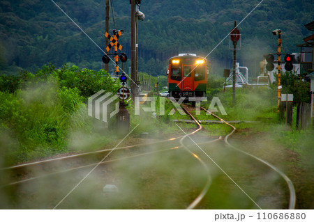 静岡県周智郡森町一宮　天竜浜名湖鉄道と沿線の風景 110686880