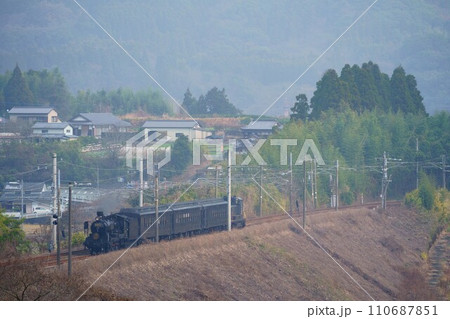冬の鉄道風景: SL人吉と雲の中 110687851