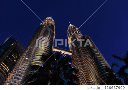 Twin towers in KL center. Skyscrapers at night 110687900