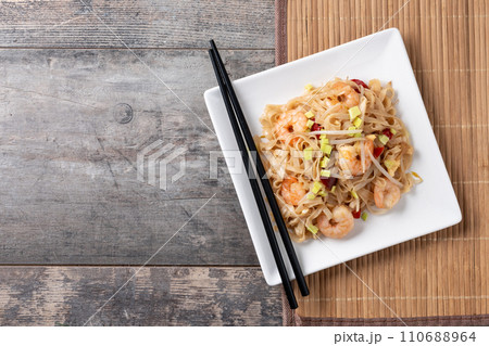 Pad Thai with shrimp and vegetables 110688964