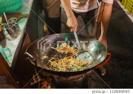 hand of asian man cooking noodle using wok 110689093