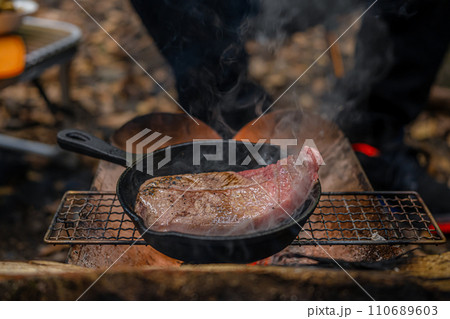 キャンプで肉料理4 キャンプで肉料理4 110689603