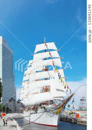 帆船日本丸　 総帆展帆＆満船飾 110691140