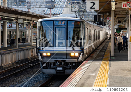 鉄道イメージ　日中　閑散時間帯 110691208